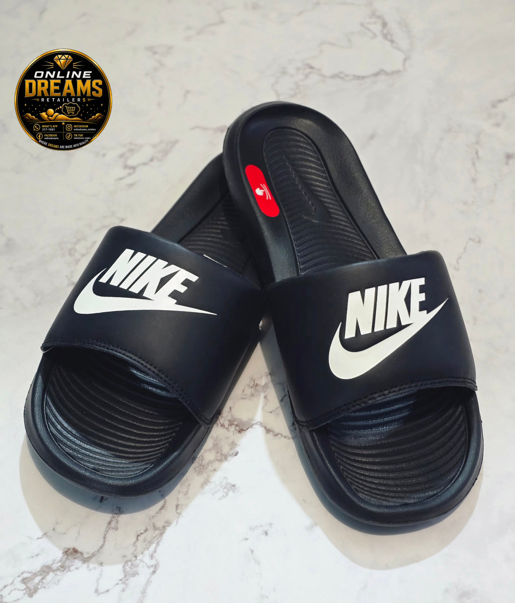 NIKE VICTORI ONE SLIDE