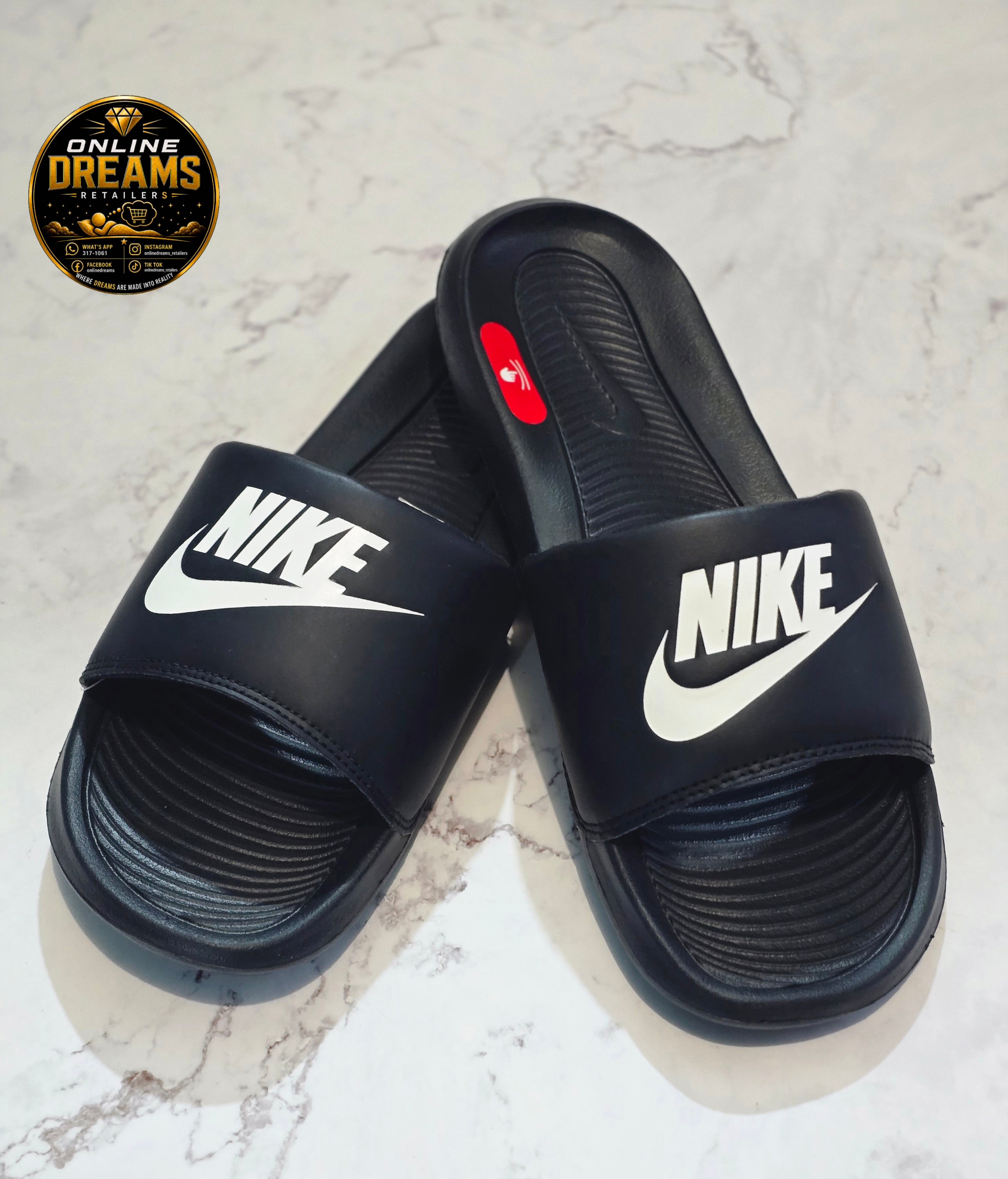 NIKE VICTORI ONE SLIDE