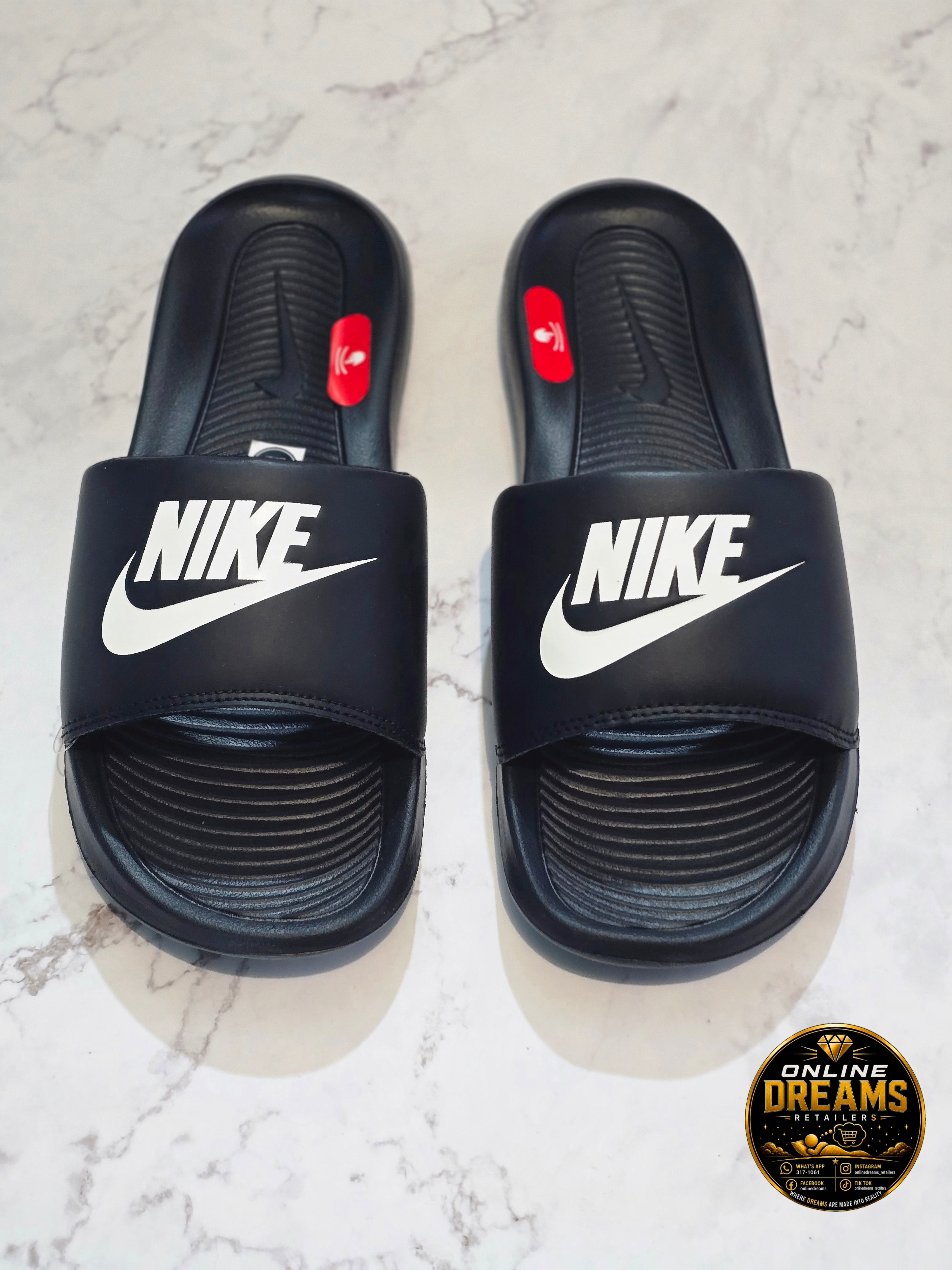 NIKE VICTORI ONE SLIDE